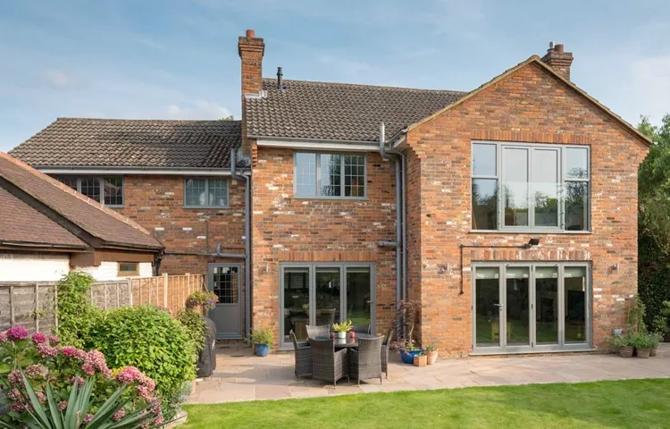 Aluminium window installation